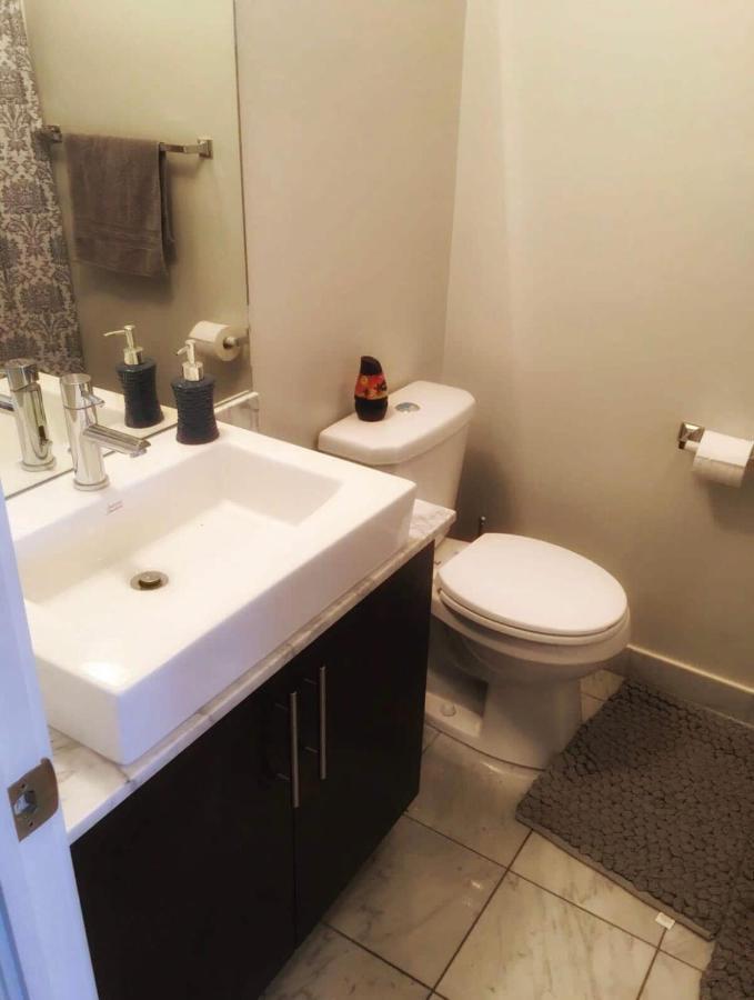 Beautiful Unit In Heart Of Downtown Toronto Apartment Exterior foto