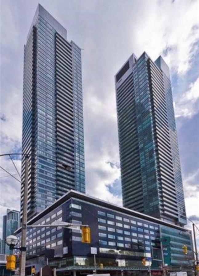 Beautiful Unit In Heart Of Downtown Toronto Apartment Exterior foto